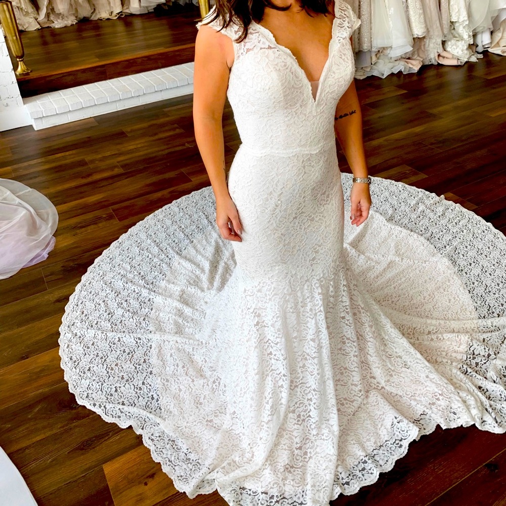 Size 12, Un-Altered Mikaella Wedding Dress (Unused)